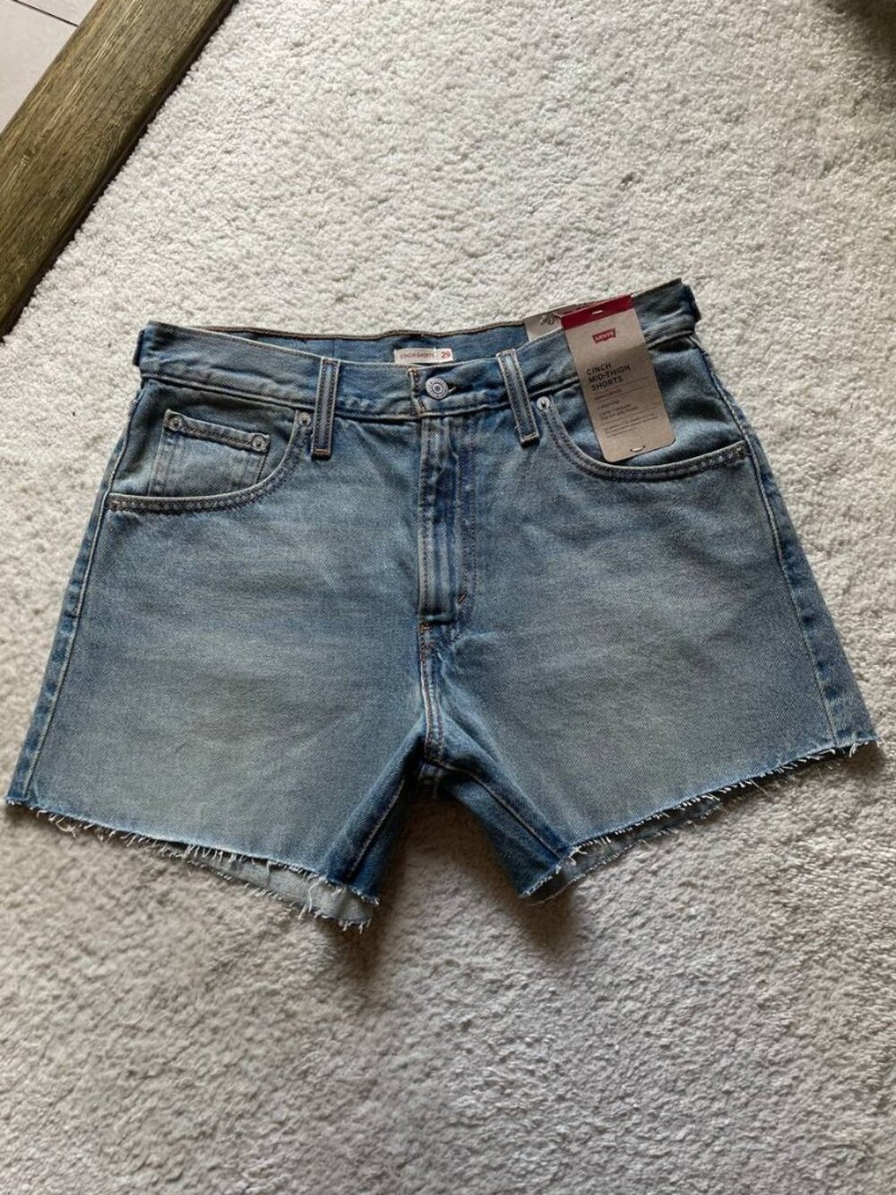 NWT Levi's Cinch High Rise Cut-Off Denim Shorts Size 29